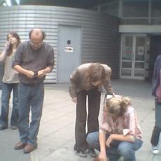 Jean-Pierre Huet et les étudiants de l'atelier de photographie à sténopé, mini digital camera [Bluetech], juin 2008.